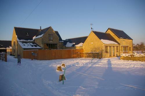 Ty Nant Cottages And Suites