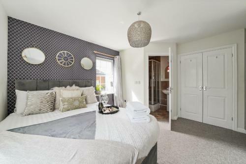 Canterbury Modern Colourful Gem Apartment
