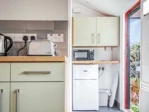 Pass The Keys Hoath Tiny House - A Secret Getaway