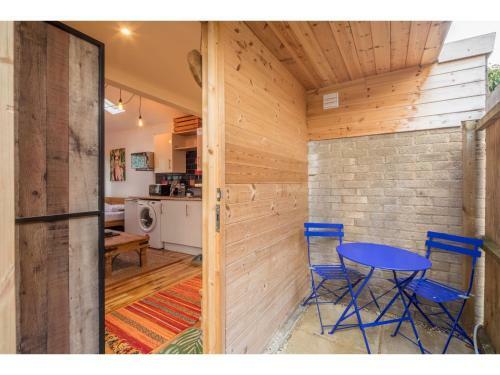 Hostal Pass The Keys Quirky Cabin In Cambridge