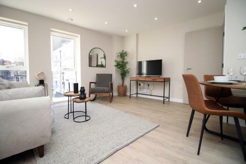 Apartamento Modern 2 Br Flat, 6 Mins Drive In City Centre!
