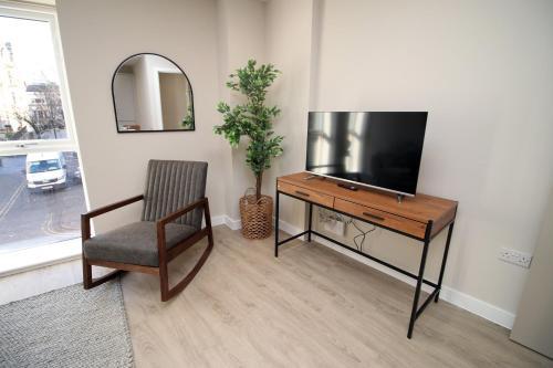 Apartamento Modern 2 Br Flat, 6 Mins Drive In City Centre!