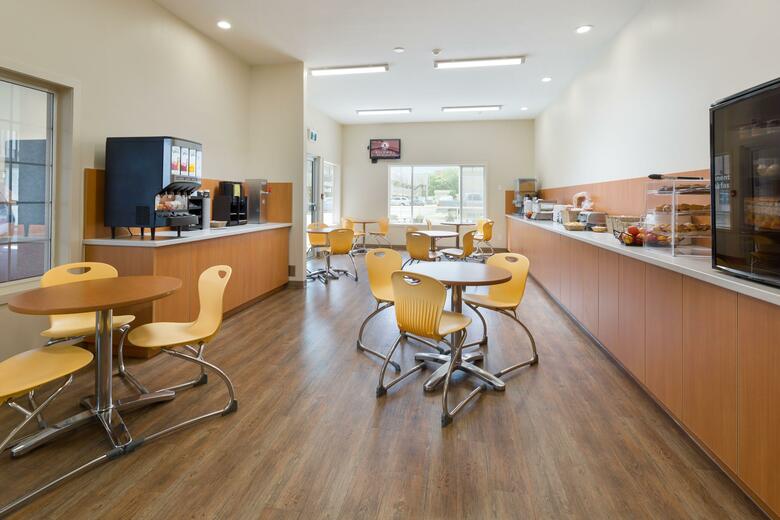 Hotel Kelowna Inn & Suites