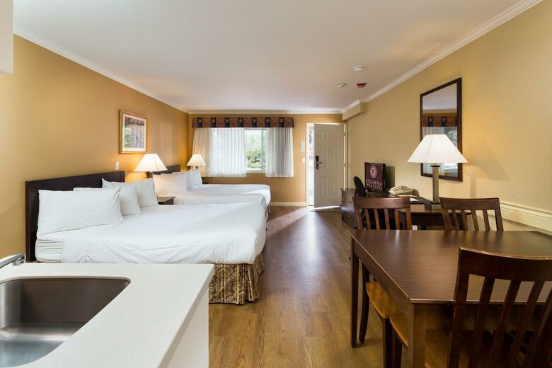 Hotel Kelowna Inn & Suites
