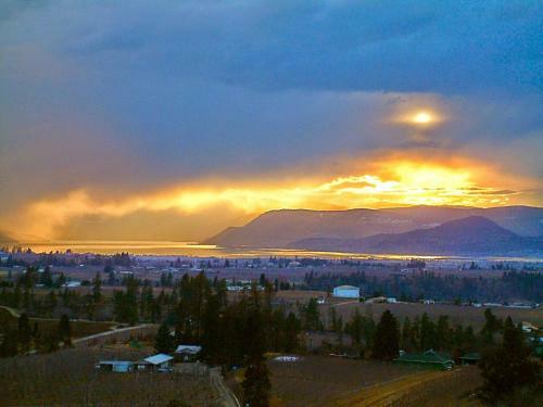 Aparthotel Acker Vacation Rentals Kelowna