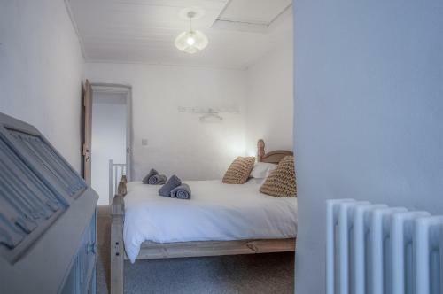 Brook Cottage - 2 Bedroom Cottage - Dale