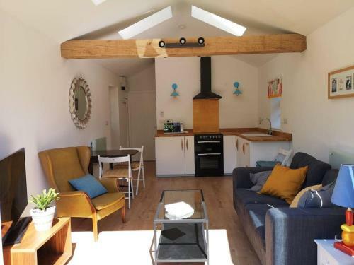The Bird House At Woodburn Cottage