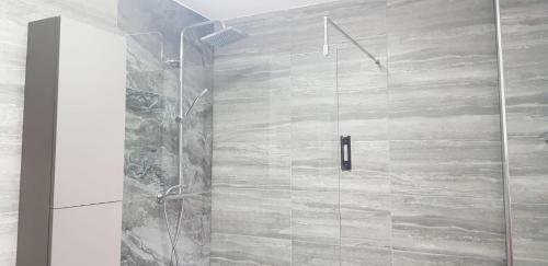 Stunning Room With Large Private Bathroom