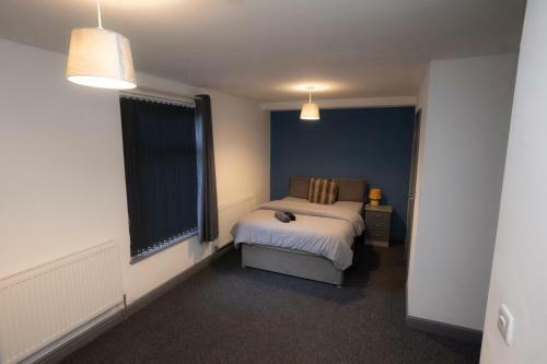 *4 Bed House *central *newly Refurbished *parking
