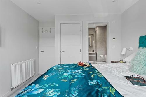 2 de Courcey House - Architect Designed Luxury Apartment With Parking, Central Dartmouth
