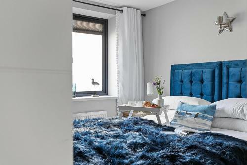2 de Courcey House - Architect Designed Luxury Apartment With Parking, Central Dartmouth