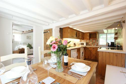 Honeysuckle Cottage- East Meon