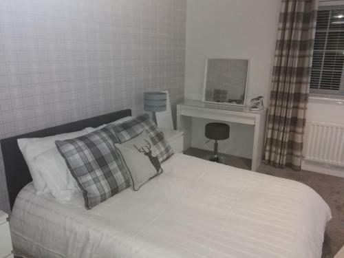 Stewartfield Gardens Apartment