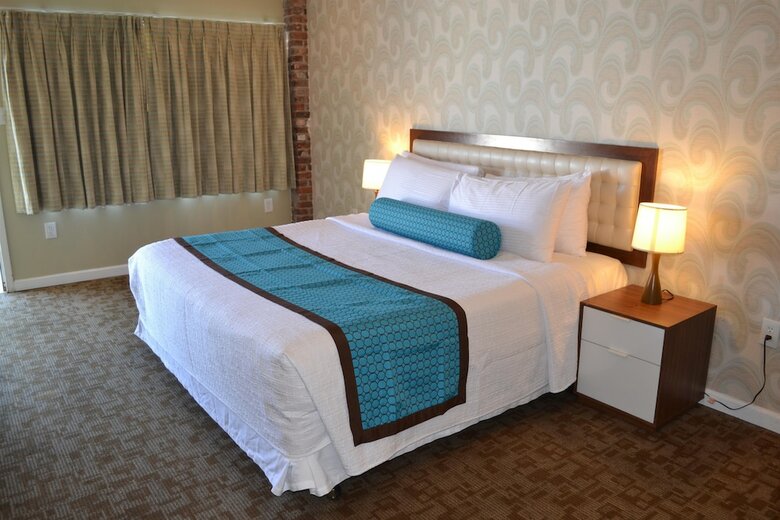 Hotel The Freeport Inn And Marina
