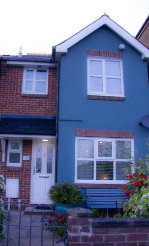 Stunning Seafront House With Garden And Private Parking