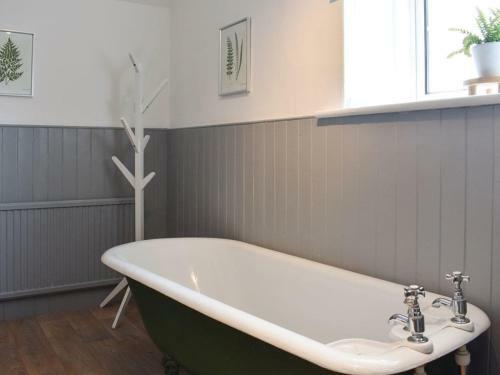The Farmhouse - Uk31126