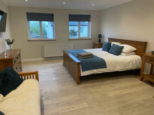Exeuctive Detached Home With Plenlty Of Room