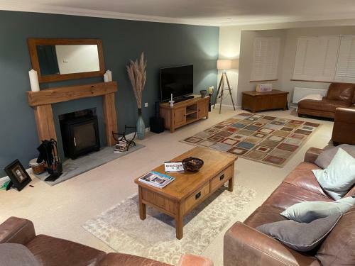 Exeuctive Detached Home With Plenlty Of Room