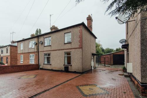 Villa Newly Finished House In Coventry