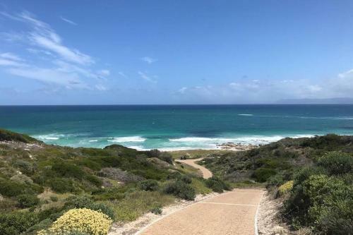 402 In Romansbaai