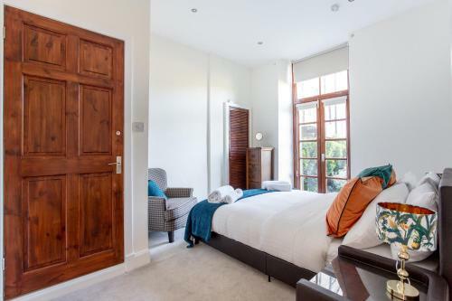 Colonial Victorian Apartment, Fab Central Location