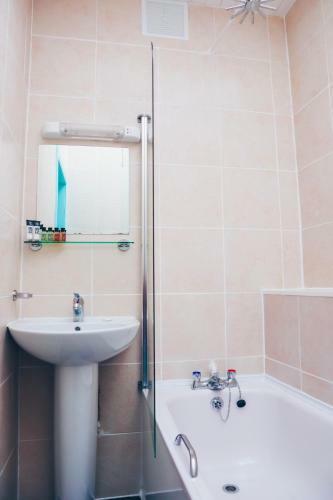Hostal New Town Guest House (Adults Only)