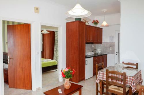 Amoudi Studios Apartments Hotel