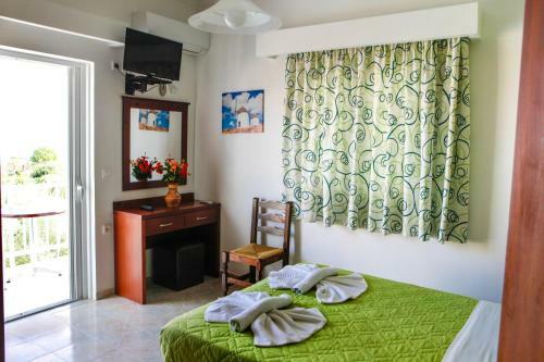 Amoudi Studios Apartments Hotel