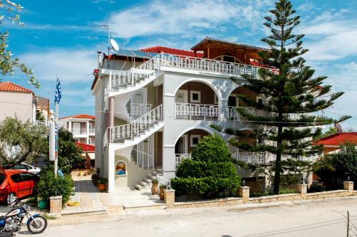 Amoudi Studios Apartments Hotel