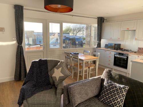 Bay - Brambles Chine, Colwell Bay Newly Refurbished