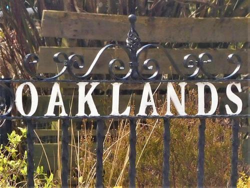 Oaklands Bed And Breakfast