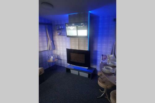 Hillingworth's Hot Tub Retreat
