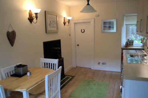 Rosemount Cottage - Highland Cottage