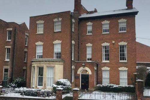 Quiet Apartment Close To Gloucester Quays/docks