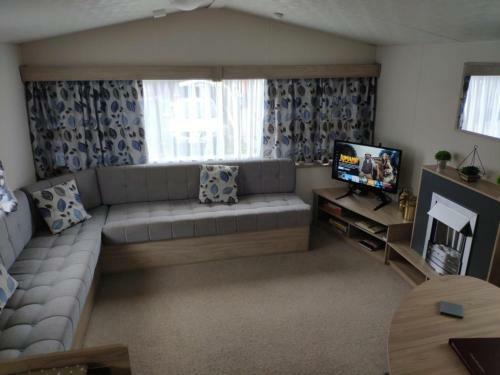 Lovely Static 6 Bed Caravan At Billing Aquadrome