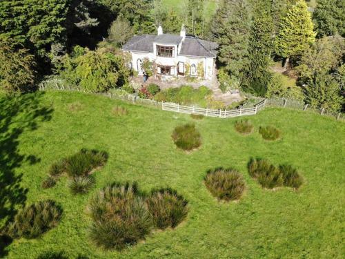 Holly Cottage. Romantic Getaway. Tourist Base.