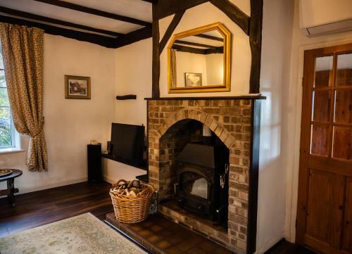 Holly Cottage. Romantic Getaway. Tourist Base.