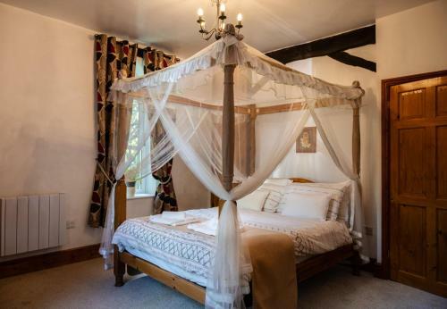 Holly Cottage. Romantic Getaway. Tourist Base.