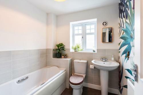Deluxe, Modern, Spacious Home Away From Home