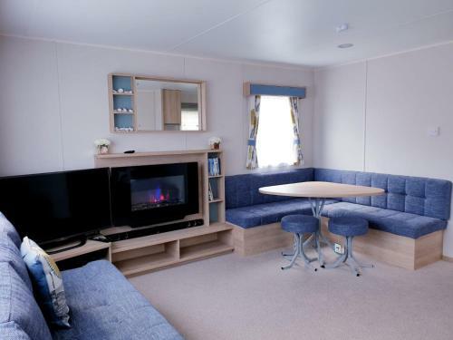 The Abi Joseph @combe Haven