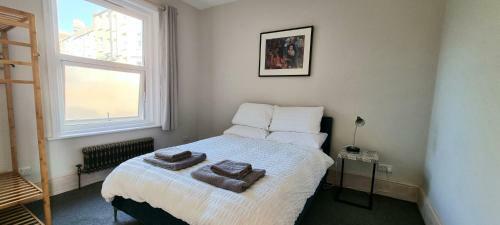 Stunning 5 Bed Townhouse, 5 Mins From The Sea
