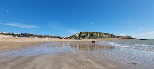 Stunning 5 Bed Townhouse, 5 Mins From The Sea