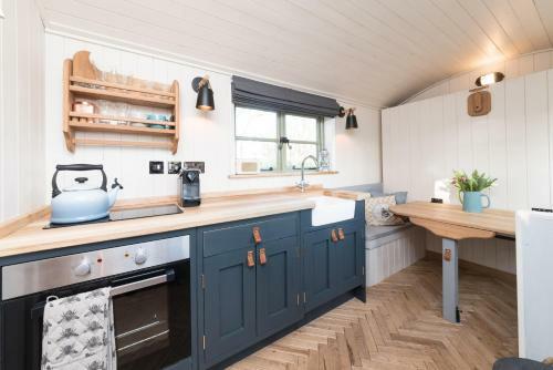 Oak + Stars Hideaway