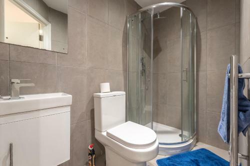 6 Bedroom House - Perfect For Professional Stays