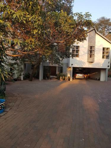 Hostal Suite Oaks Bryanston -blue Starling X King Suite
