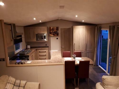 M78 2 Bedroom, 4 Berth Luxury Mini Lodge