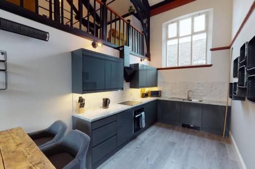 Hu1 Boutique City Apartment- Sleeps 6