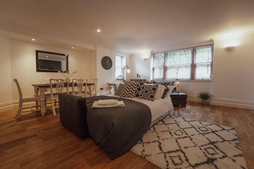 Northum Place - Elegant City Centre Apartment
