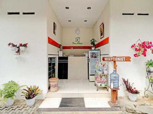 Oyo 90582 Nur Alam Hotel
