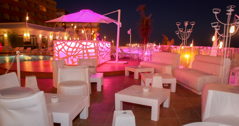 On Hotels Ocean Front (Only Adults)